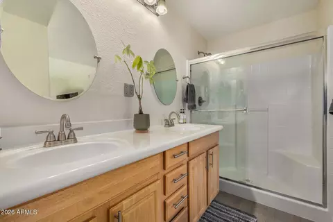 Bath - 920 E Devonshire Ave #2027, Phoenix, AZ 85014 photo 1 of 4