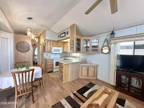 916 S Mineshaft Dr, Apache Junction, AZ 85119