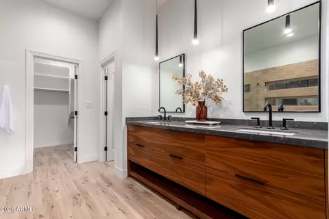 Bath - 3105 E Marshall Ave, Phoenix, AZ 85016 photo 1 of 5