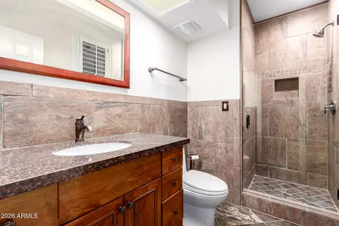 Bath - 3105 E Marshall Ave, Phoenix, AZ 85016 photo 4 of 5