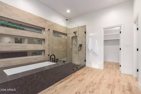Bath - 3105 E Marshall Ave, Phoenix, AZ 85016 photo 2 of 5