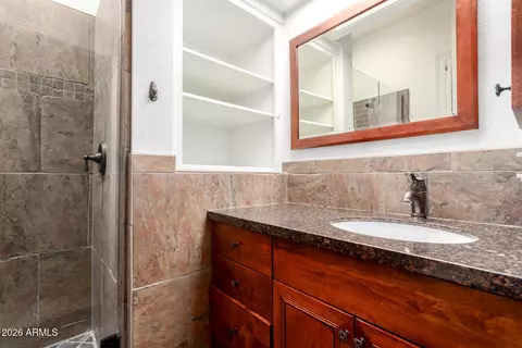 Bath - 3105 E Marshall Ave, Phoenix, AZ 85016 photo 3 of 5