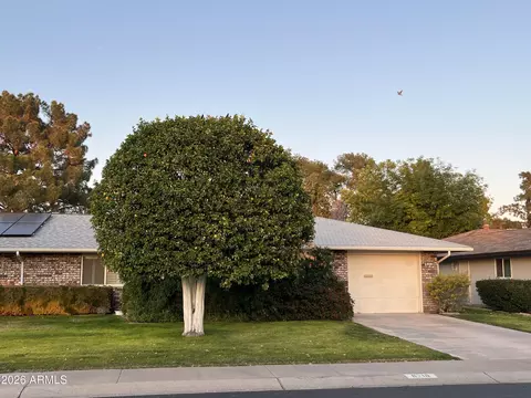 9718 W Oak Ridge Dr, Sun City, AZ 85351
