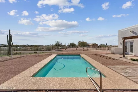 Exterior - 2082 E Tepee St, Apache Junction, AZ 85119 photo 5 of 8