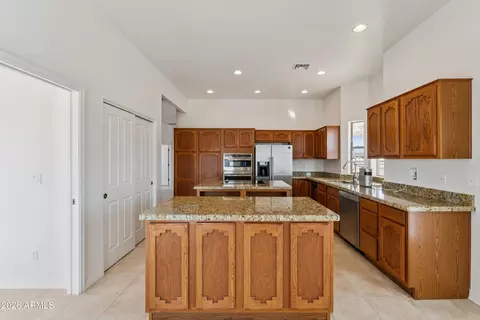 Kitchen - 2082 E Tepee St, Apache Junction, AZ 85119 photo 5 of 7