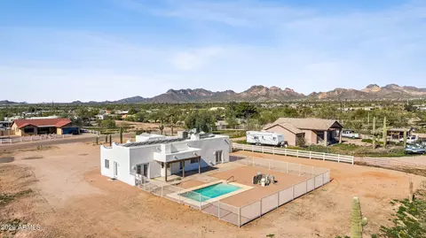 View/Area - 2082 E Tepee St, Apache Junction, AZ 85119 photo 7 of 10
