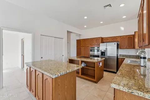 Kitchen - 2082 E Tepee St, Apache Junction, AZ 85119 photo 4 of 7
