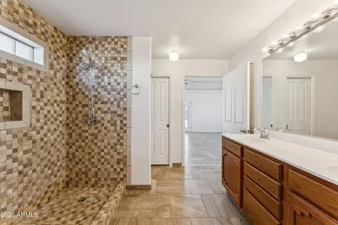 Bath - 2082 E Tepee St, Apache Junction, AZ 85119 photo 4 of 5