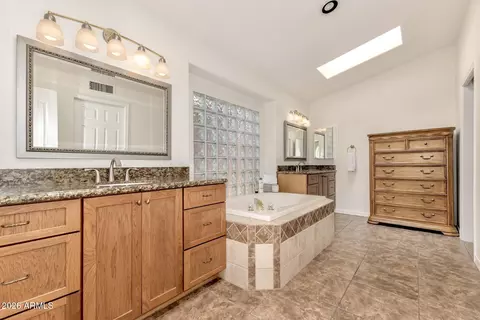 Bath - 1647 E Waltann Ln, Phoenix, AZ 85022 photo 1 of 3