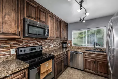 Kitchen - 4925 W Evans Dr, Glendale, AZ 85306 photo 2 of 3