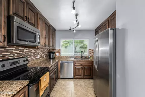 Kitchen - 4925 W Evans Dr, Glendale, AZ 85306 photo 1 of 3
