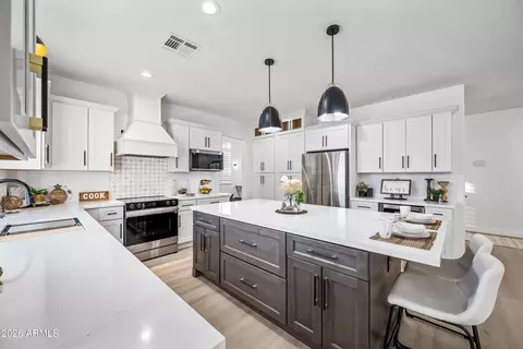 815 E Desert Trumpet Rd, Phoenix, AZ 85048