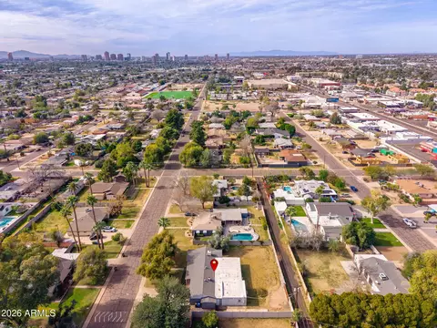 View/Area - 2320 E Fairmount Ave, Phoenix, AZ 85016 photo 8 of 10