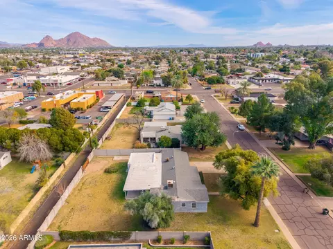 View/Area - 2320 E Fairmount Ave, Phoenix, AZ 85016 photo 2 of 10