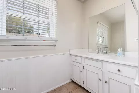 Bath - 2320 E Fairmount Ave, Phoenix, AZ 85016 photo 1 of 4