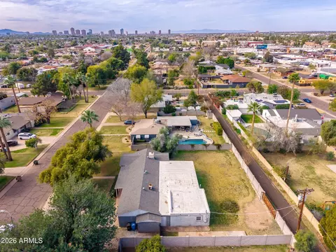 View/Area - 2320 E Fairmount Ave, Phoenix, AZ 85016 photo 5 of 10