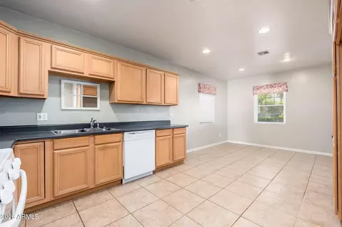 Kitchen - 2320 E Fairmount Ave, Phoenix, AZ 85016 photo 3 of 3