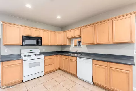 Kitchen - 2320 E Fairmount Ave, Phoenix, AZ 85016 photo 2 of 3