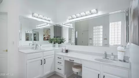 Bath - 7910 E Snowdon Cir, Mesa, AZ 85207 photo 1 of 6