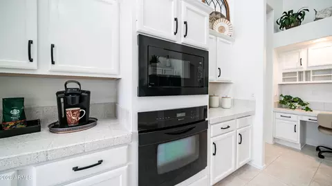Kitchen - 7910 E Snowdon Cir, Mesa, AZ 85207 photo 3 of 6