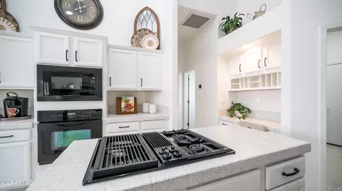 Kitchen - 7910 E Snowdon Cir, Mesa, AZ 85207 photo 4 of 6