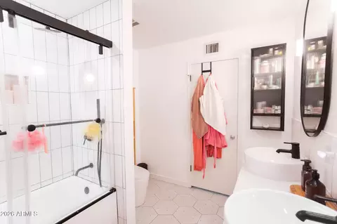 Bath - 5324 N 3rd Ave, Phoenix, AZ 85013 photo 4 of 5