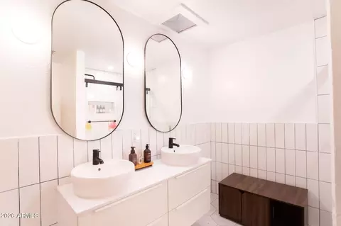 Bath - 5324 N 3rd Ave, Phoenix, AZ 85013 photo 5 of 5