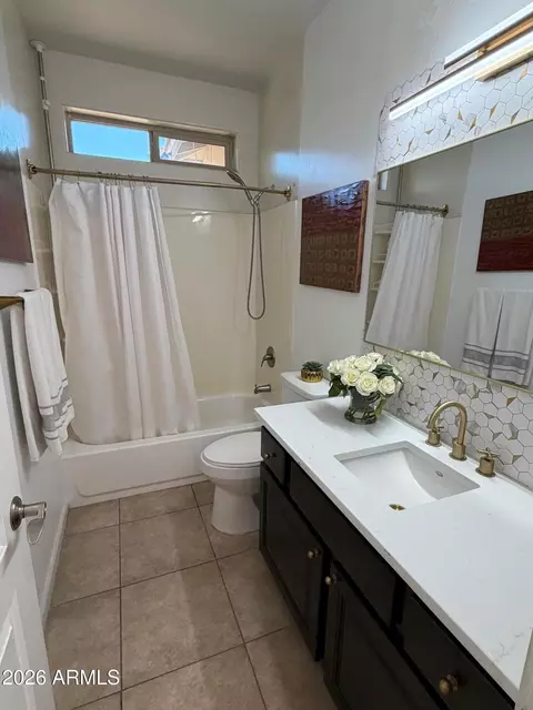 Bath - 1507 E Apollo Rd, Phoenix, AZ 85042 photo 2 of 2