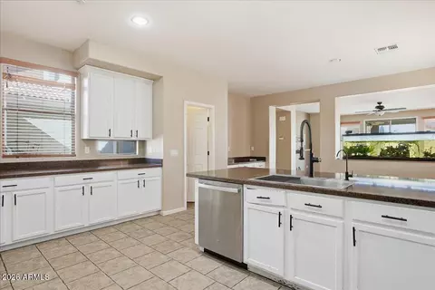 Kitchen - 10740 E Lobo Ave, Mesa, AZ 85209 photo 4 of 4