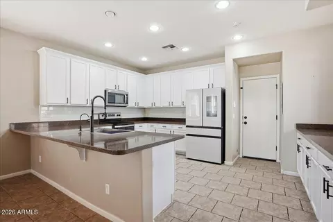 Kitchen - 10740 E Lobo Ave, Mesa, AZ 85209 photo 2 of 4