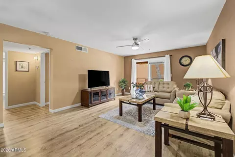 4704 E Paradise Village Pkwy N #226, Phoenix, AZ 85032