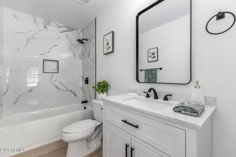Bath - 2655 E Cholla St, Phoenix, AZ 85028 photo 3 of 3