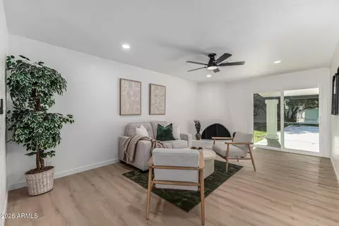 Living - 2655 E Cholla St, Phoenix, AZ 85028 photo 2 of 3