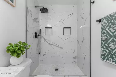 Bath - 2655 E Cholla St, Phoenix, AZ 85028 photo 2 of 3