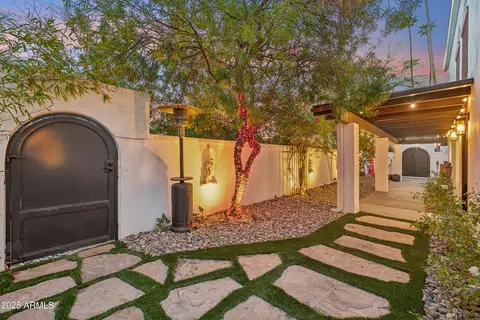 Exterior - 8001 N 3rd Pl, Phoenix, AZ 85020 photo 5 of 9