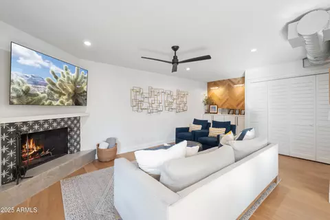Living - 8001 N 3rd Pl, Phoenix, AZ 85020 photo 3 of 5