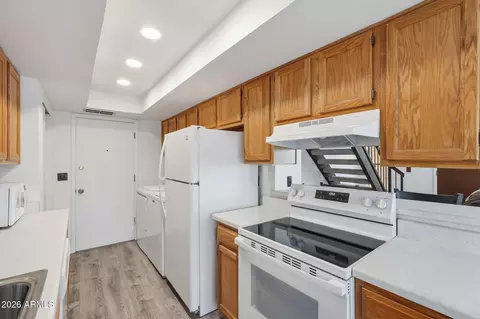 Kitchen - 744 E North Ln #2, Phoenix, AZ 85020 photo 2 of 3