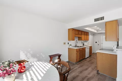 Dining - 744 E North Ln #2, Phoenix, AZ 85020 photo 2 of 2