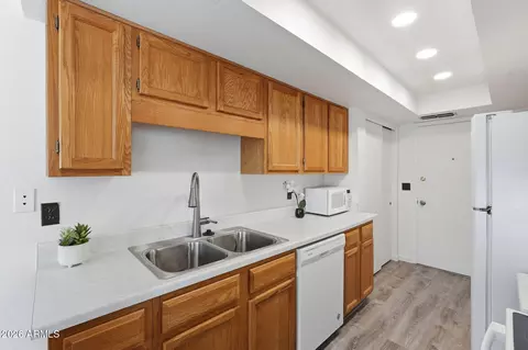 Kitchen - 744 E North Ln #2, Phoenix, AZ 85020 photo 3 of 3