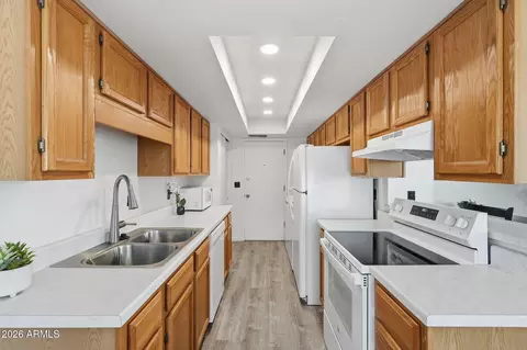Kitchen - 744 E North Ln #2, Phoenix, AZ 85020 photo 1 of 3