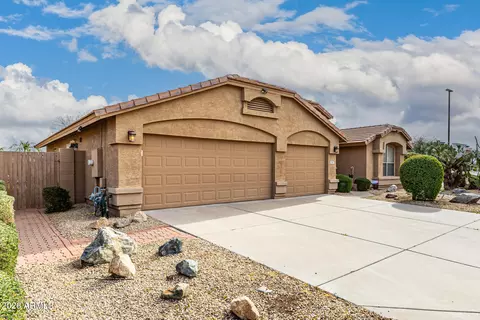 Exterior - 2397 S Granite St, Gilbert, AZ 85295 photo 5 of 12