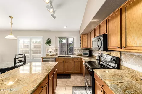 Kitchen - 2397 S Granite St, Gilbert, AZ 85295 photo 4 of 4