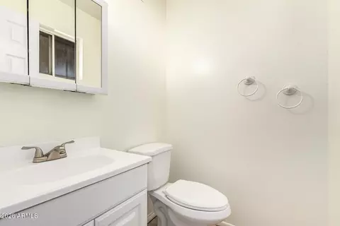 Bath - 1136 E Caldwell St, Phoenix, AZ 85042 photo 1 of 2