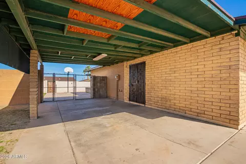 Exterior - 1136 E Caldwell St, Phoenix, AZ 85042 photo 3 of 4
