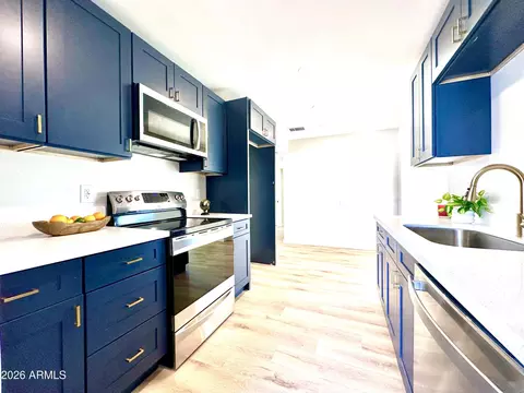 Kitchen - 524 S Saguaro Dr, Apache Junction, AZ 85120 photo 1 of 3