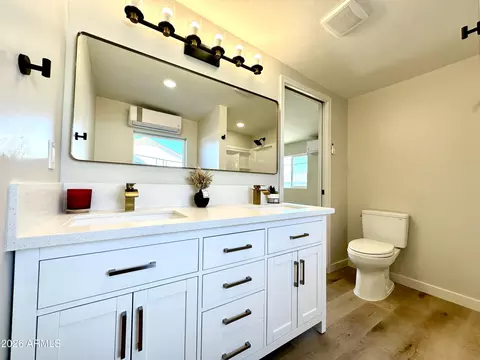 Bath - 524 S Saguaro Dr, Apache Junction, AZ 85120 photo 1 of 3