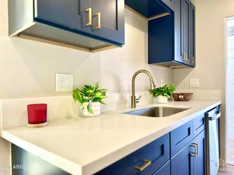 Kitchen - 524 S Saguaro Dr, Apache Junction, AZ 85120 photo 2 of 3