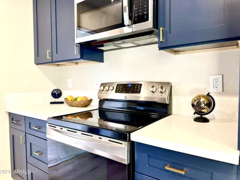 Kitchen - 524 S Saguaro Dr, Apache Junction, AZ 85120 photo 3 of 3