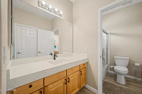 Bath - 755 E Orchid Ln, Gilbert, AZ 85296 photo 3 of 4