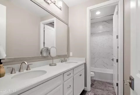 Bath - 963 E Danbury Dr, Phoenix, AZ 85022 photo 2 of 4